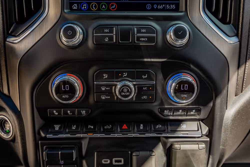 2020 GMC Sierra 3500HD Denali Crew Cab Image 27