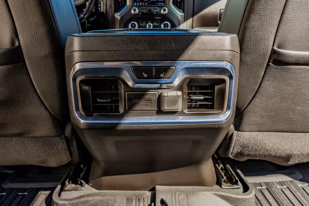 2020 GMC Sierra 3500HD Denali Crew Cab Image 33
