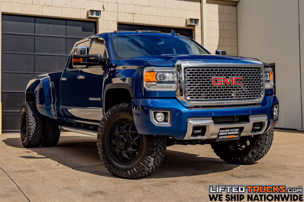2015 GMC Sierra 3500HD Denali Crew Cab Image 1