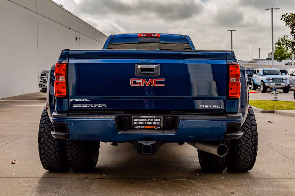 2015 GMC Sierra 3500HD Denali Crew Cab Image 8