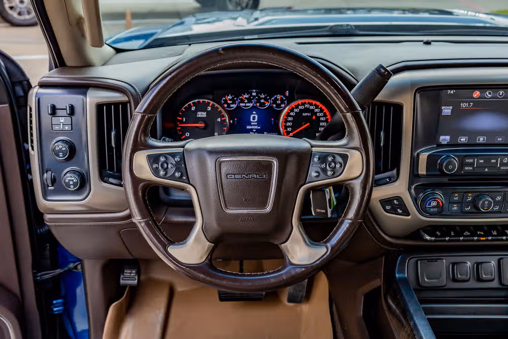 2015 GMC Sierra 3500HD Denali Crew Cab Image 17