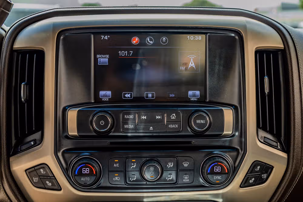 2015 GMC Sierra 3500HD Denali Crew Cab Image 21