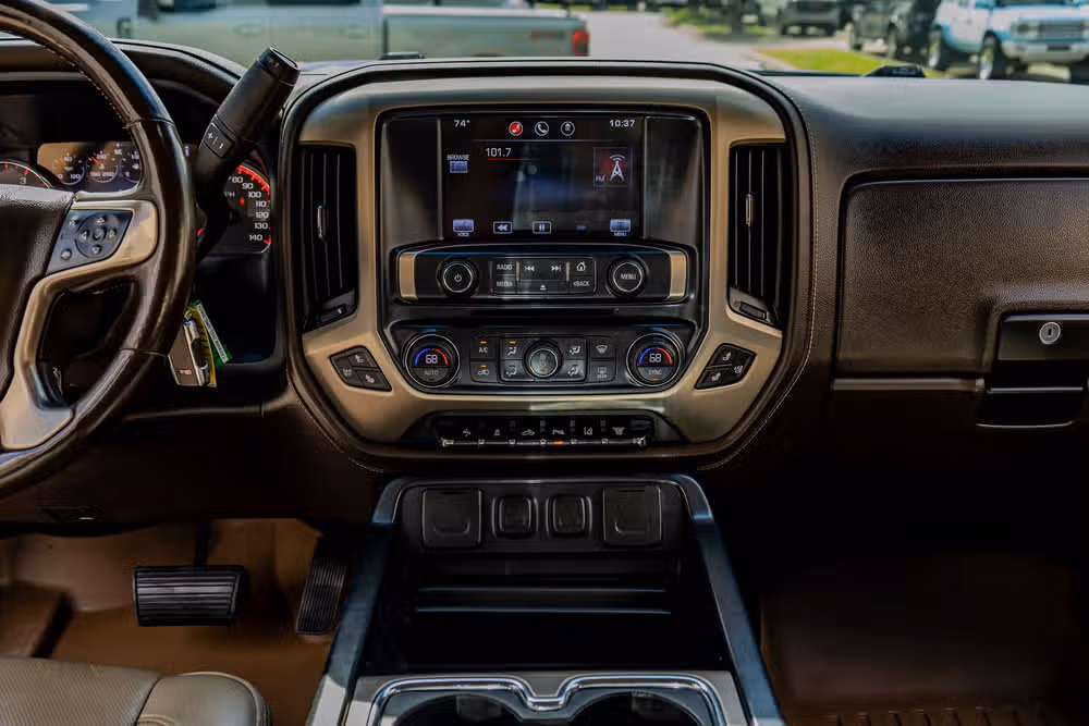 2015 GMC Sierra 3500HD Denali Crew Cab Image 20