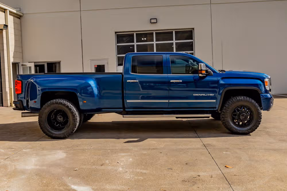 2015 GMC Sierra 3500HD Denali Crew Cab Image 11