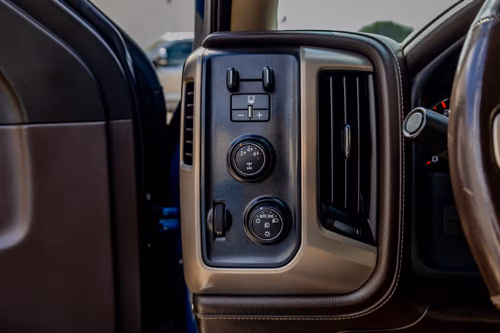 2015 GMC Sierra 3500HD Denali Crew Cab Image 19