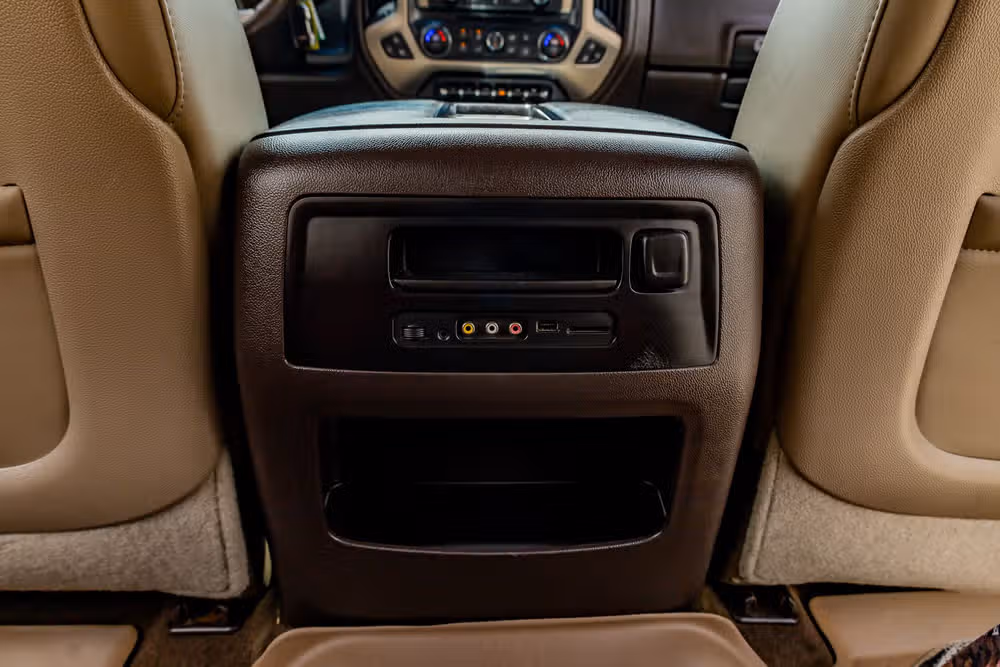 2015 GMC Sierra 3500HD Denali Crew Cab Image 28