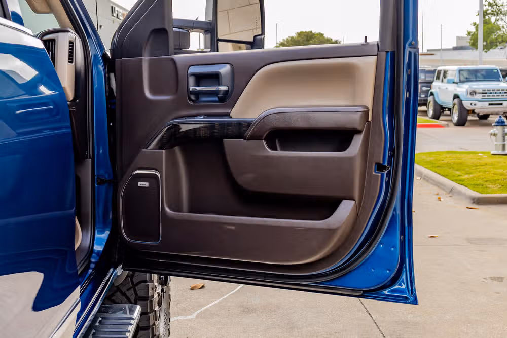 2015 GMC Sierra 3500HD Denali Crew Cab Image 32