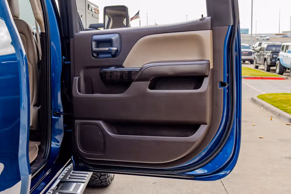 2015 GMC Sierra 3500HD Denali Crew Cab Image 34