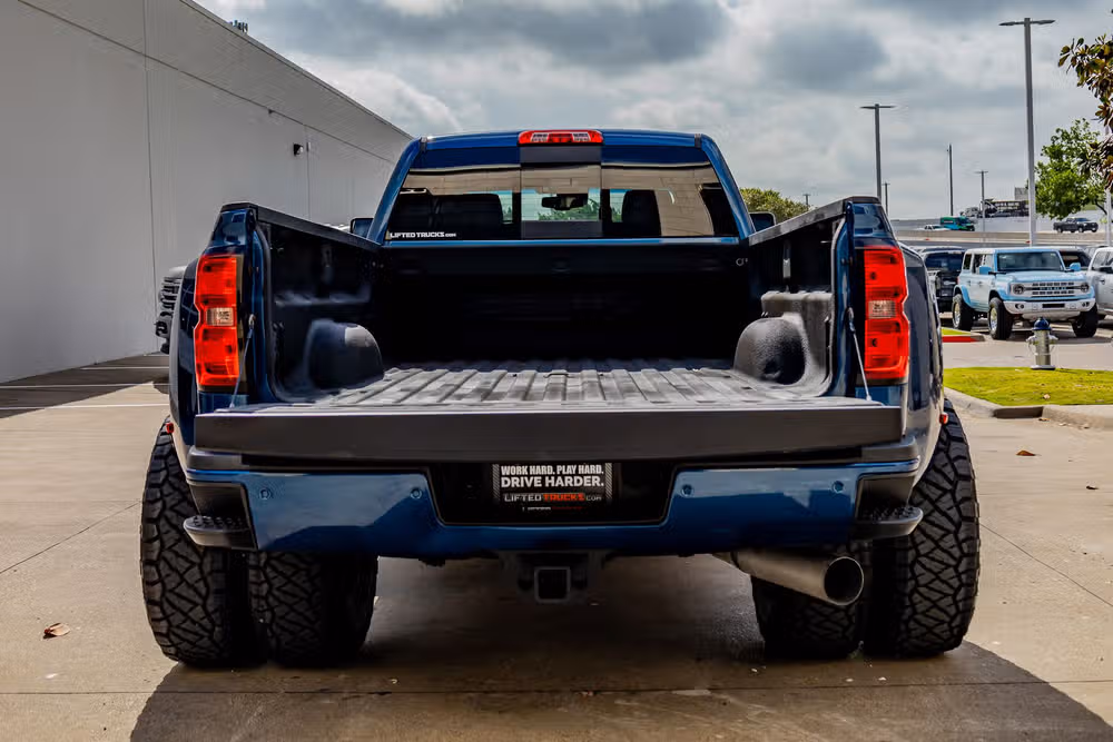 2015 GMC Sierra 3500HD Denali Crew Cab Image 9