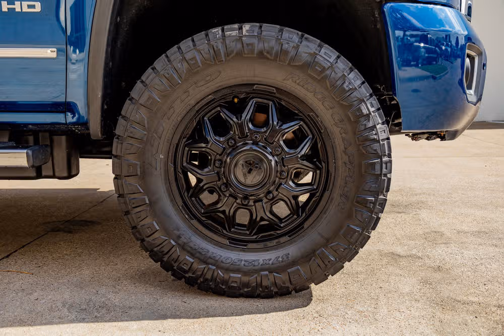 2015 GMC Sierra 3500HD Denali Crew Cab Image 12