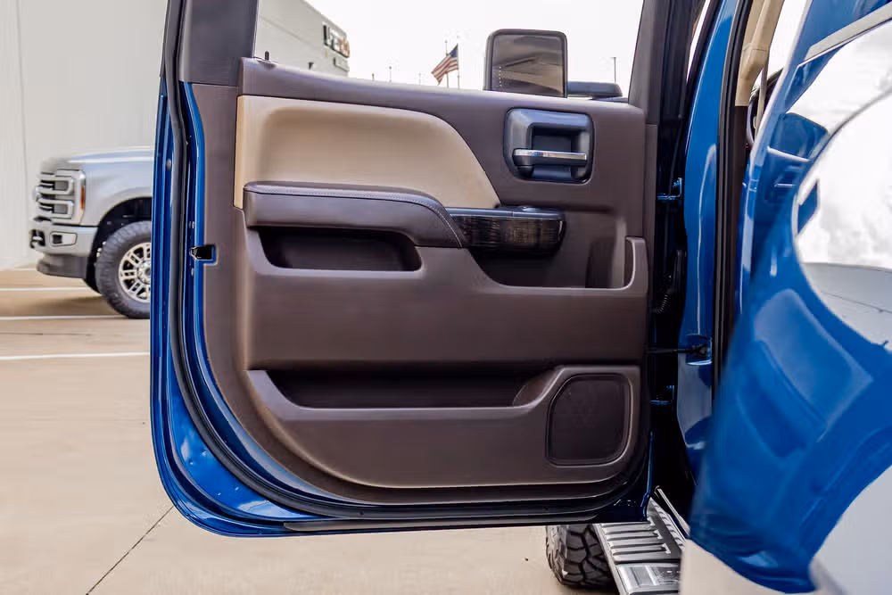 2015 GMC Sierra 3500HD Denali Crew Cab Image 33