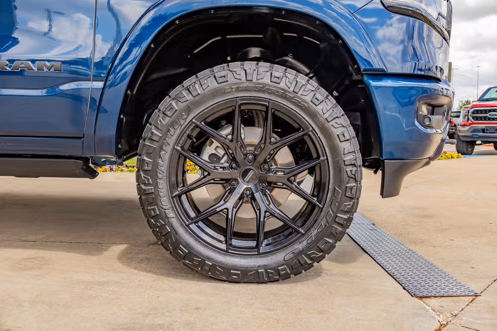 2024 Ram 1500 Limited Crew Cab Image 12