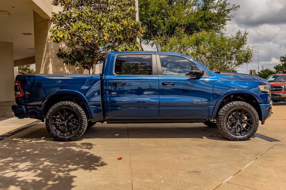 2024 Ram 1500 Limited Crew Cab Image 11