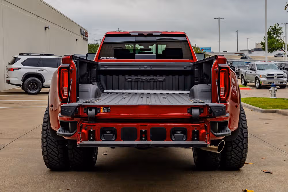 2022 GMC Sierra 3500HD Denali Crew Cab Image 9