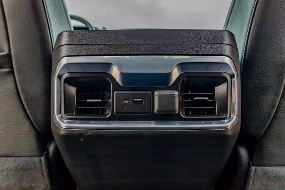 2022 GMC Sierra 3500HD Denali Crew Cab Image 33