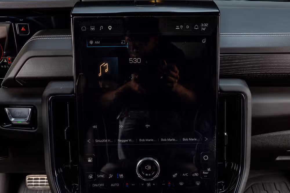 2025 GMC Yukon AT4 Ultimate Image 25