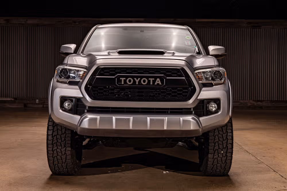 2017 Toyota Tacoma TRD Sport Double Cab Image 2