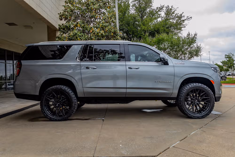 2024 Chevrolet Suburban High Country Image 11