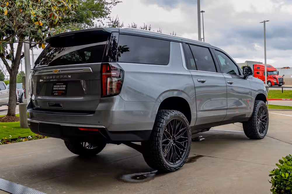 2024 Chevrolet Suburban High Country Image 10