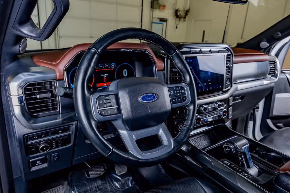 2023 Ford F-150 Lariat SuperCrew Image 16
