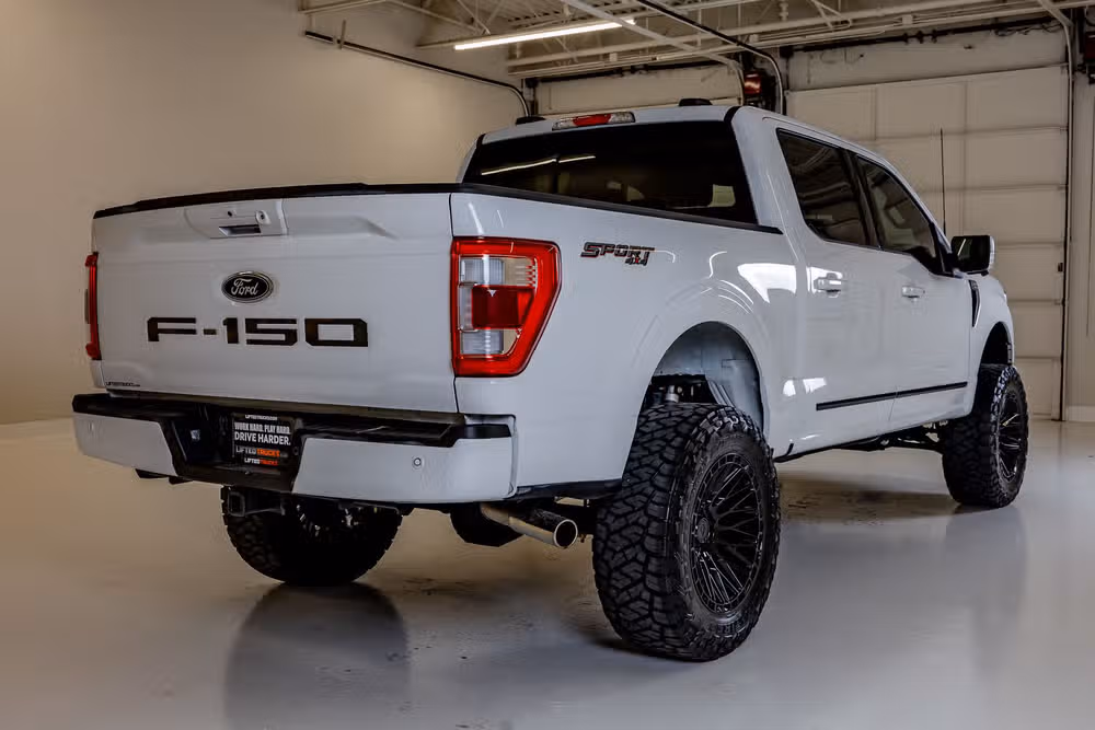 2023 Ford F-150 Lariat SuperCrew Image 10