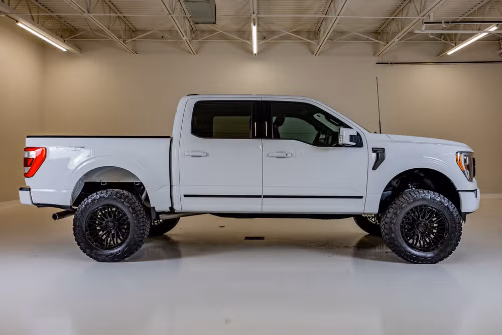 2023 Ford F-150 Lariat SuperCrew Image 11