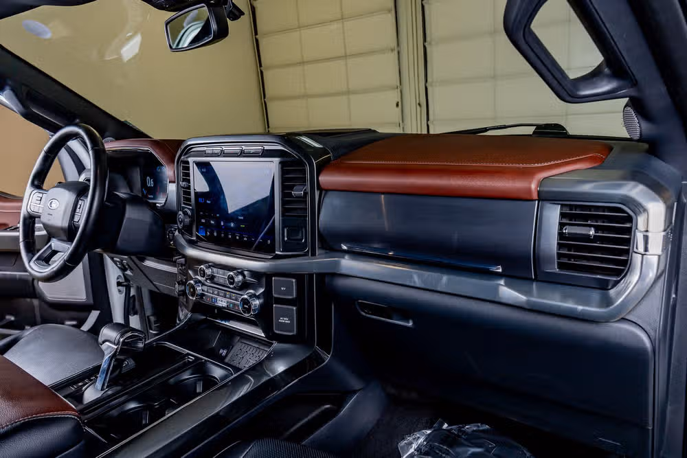 2023 Ford F-150 Lariat SuperCrew Image 17