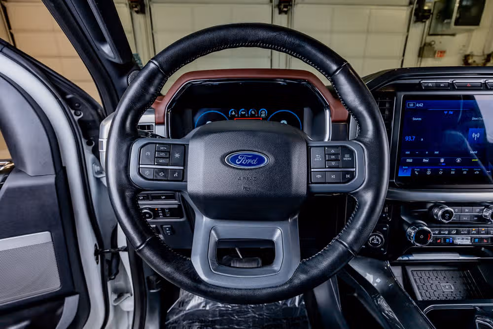 2023 Ford F-150 Lariat SuperCrew Image 18
