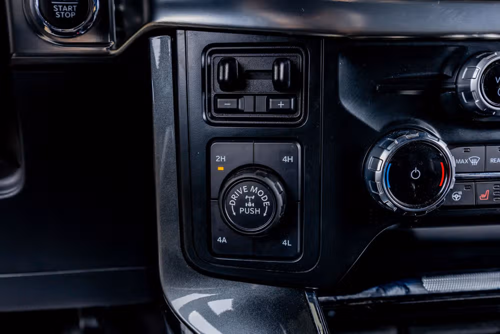 2023 Ford F-150 Lariat SuperCrew Image 23