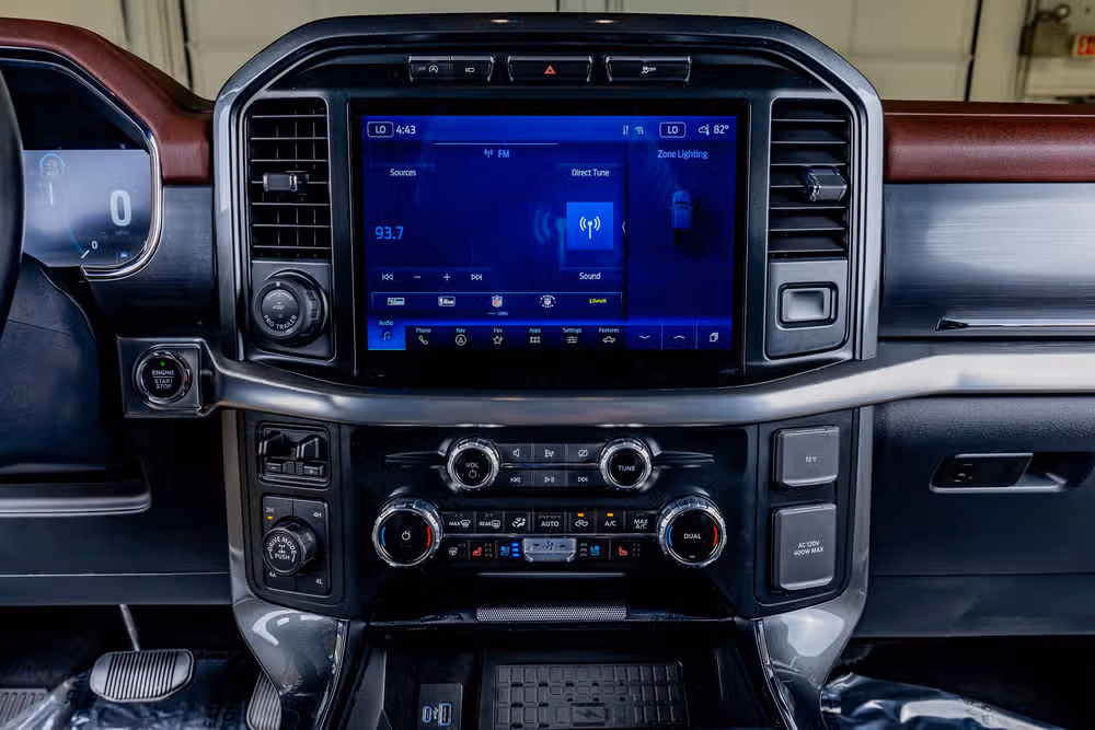 2023 Ford F-150 Lariat SuperCrew Image 24