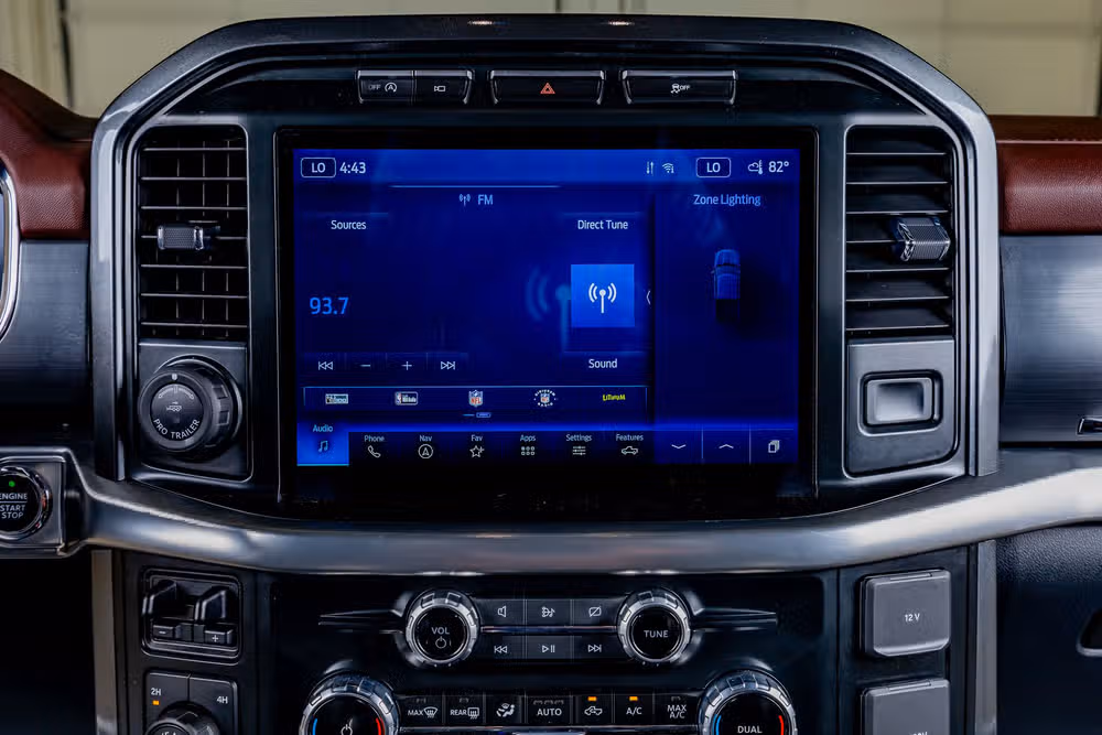2023 Ford F-150 Lariat SuperCrew Image 25