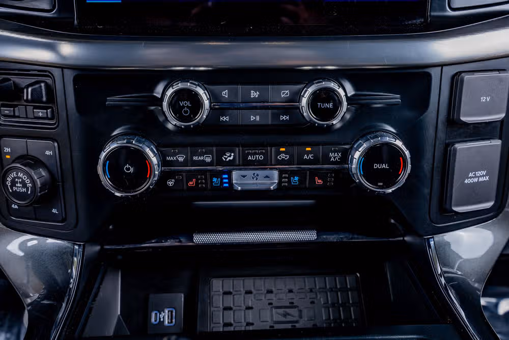 2023 Ford F-150 Lariat SuperCrew Image 27