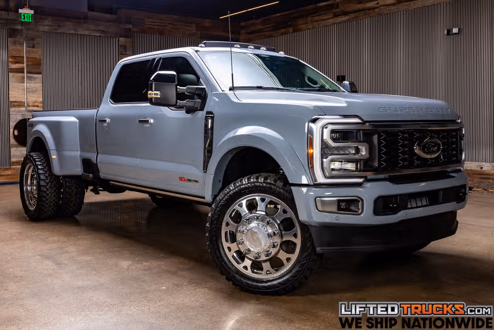 2026 Ford F-450 Super Duty Platinum Crew Cab Image 1