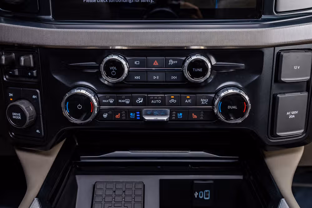 2026 Ford F-450 Super Duty Platinum Crew Cab Image 27