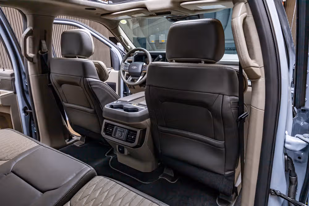 2026 Ford F-450 Super Duty Platinum Crew Cab Image 32