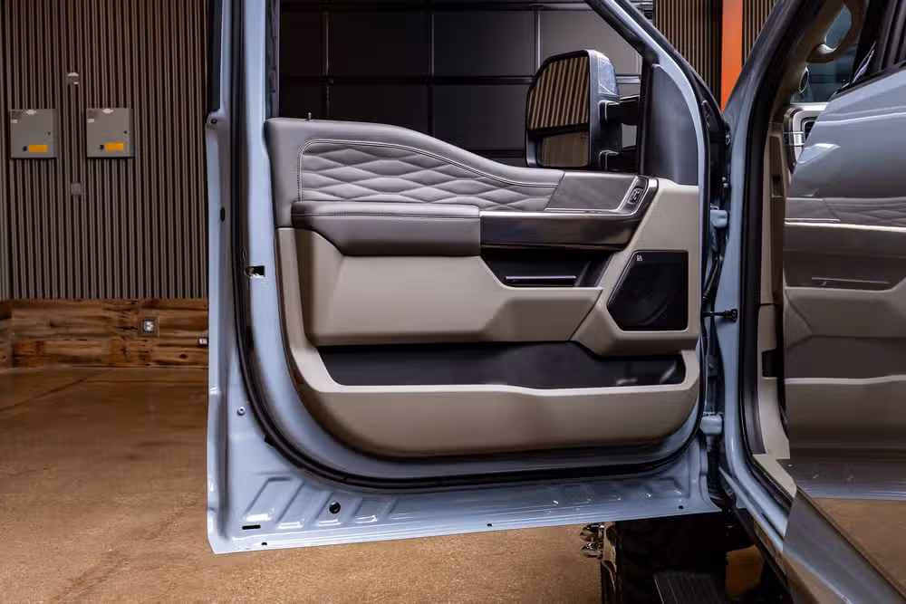 2026 Ford F-450 Super Duty Platinum Crew Cab Image 36