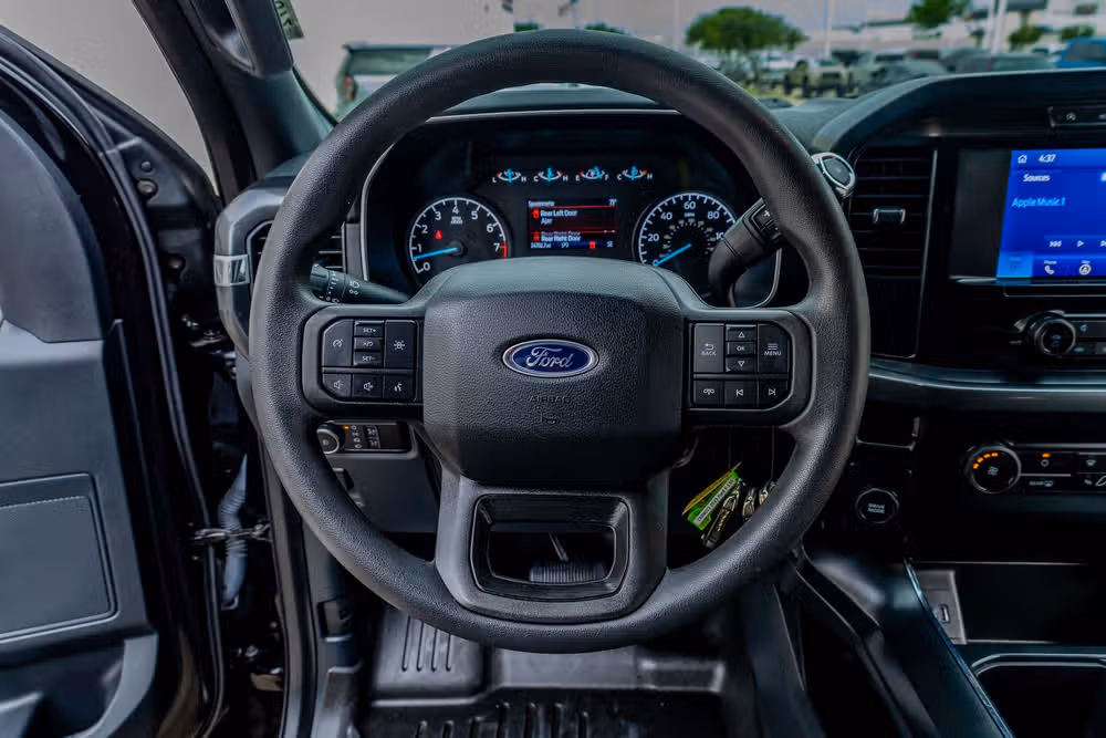 2023 Ford F-150 XL SuperCrew Image 18