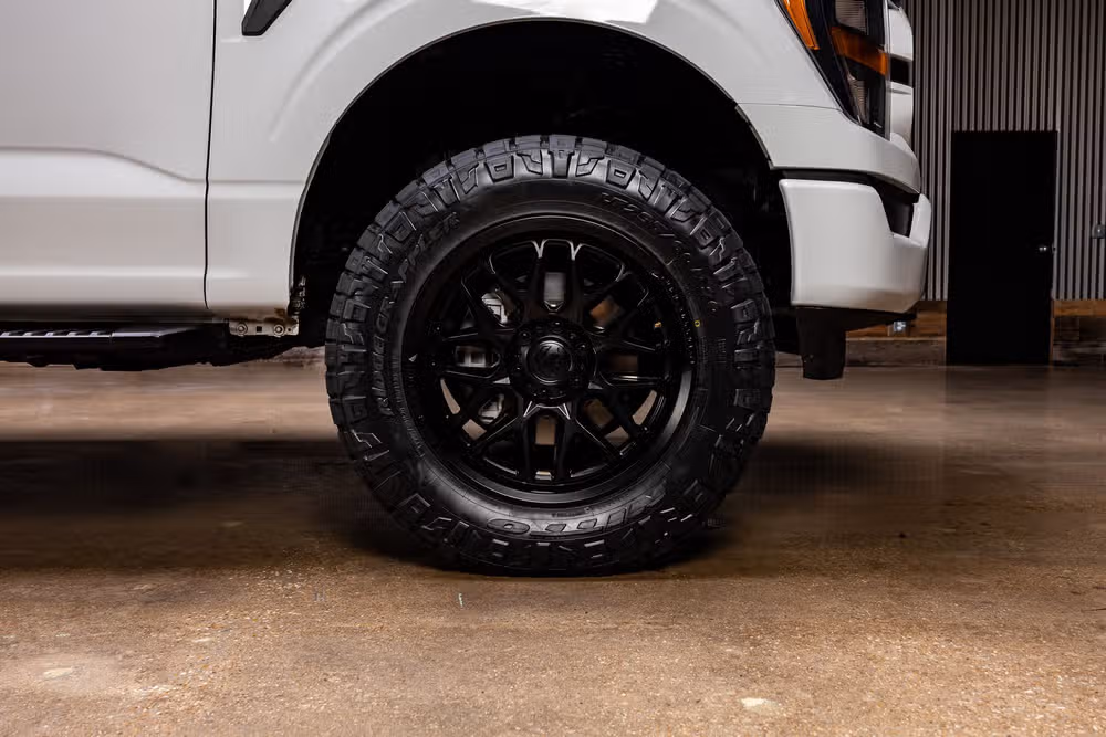 2023 Ford F-150 XL SuperCrew Image 12