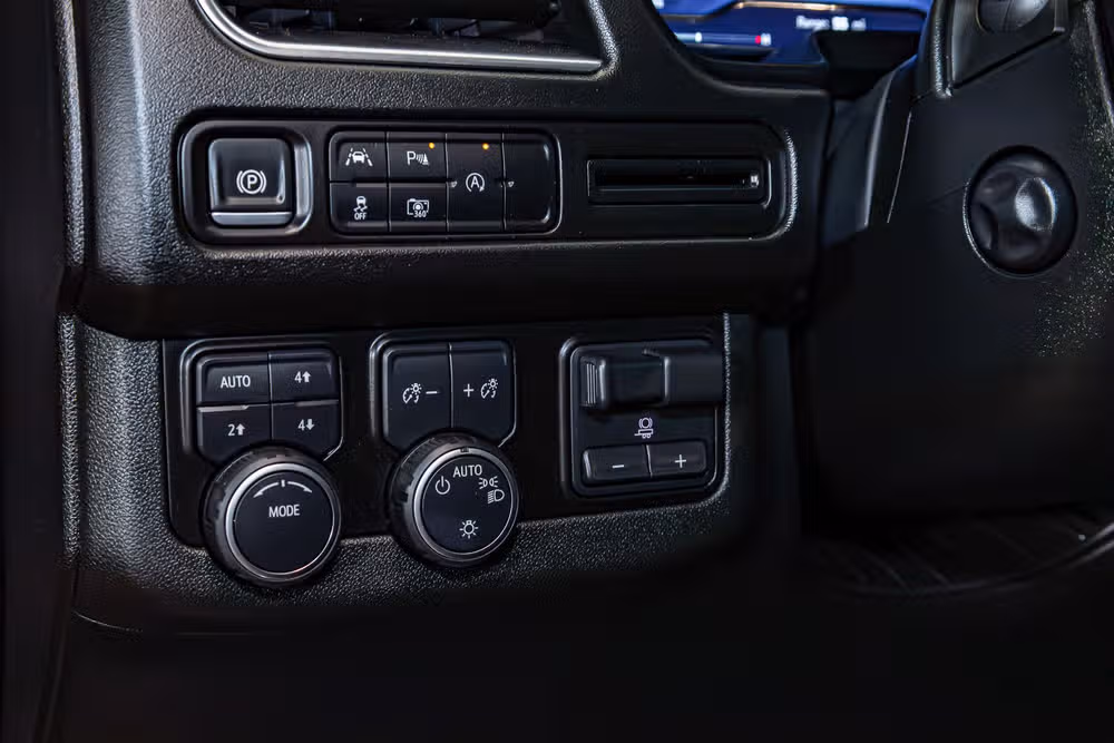 2024 Chevrolet Suburban RST Image 18