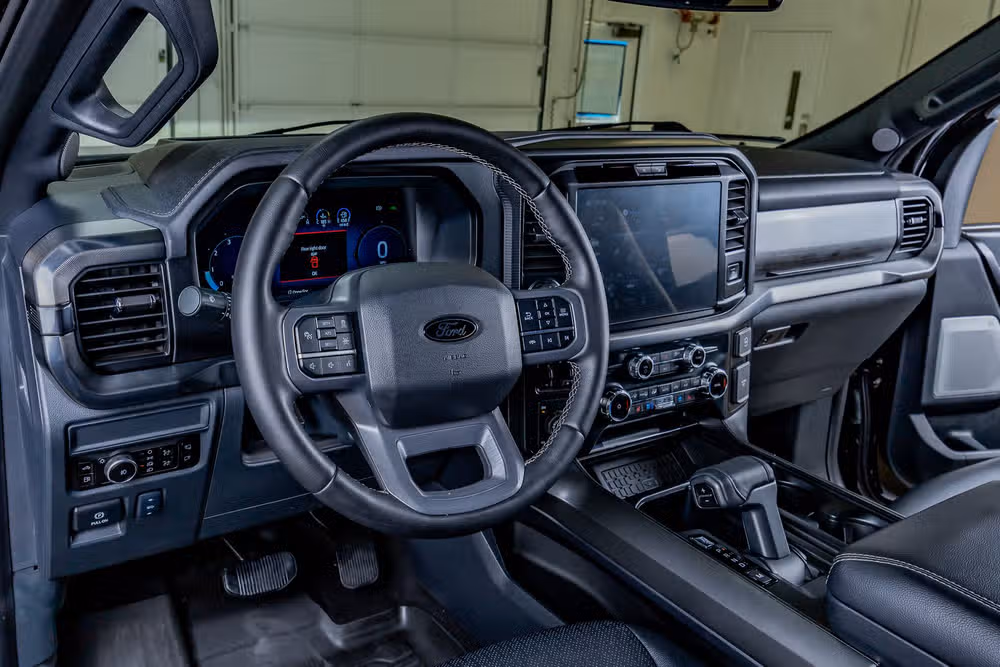 2025 Ford F-150 Lariat SuperCrew Image 17