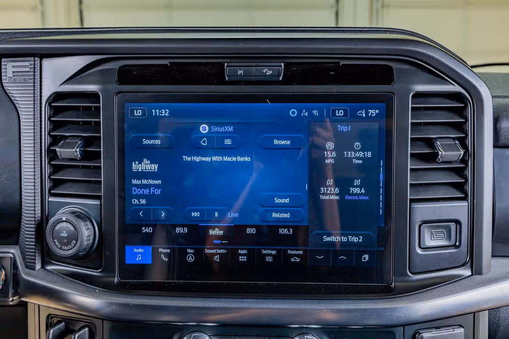 2025 Ford F-150 Lariat SuperCrew Image 25