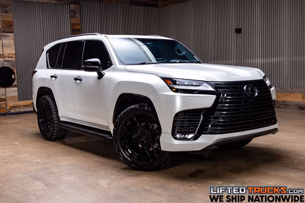 2025 Lexus LX 700h Overtrail Image 1