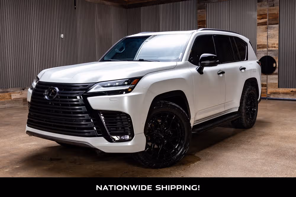 2025 Lexus LX 700h Overtrail Image 4