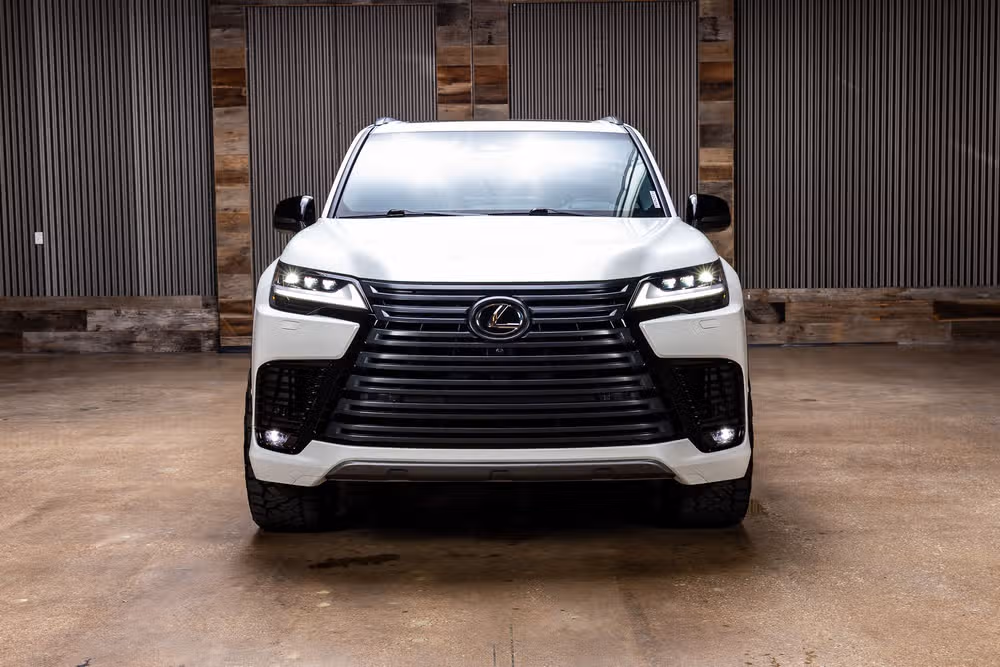 2025 Lexus LX 700h Overtrail Image 2