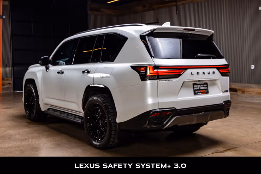 2025 Lexus LX 700h Overtrail Image 6