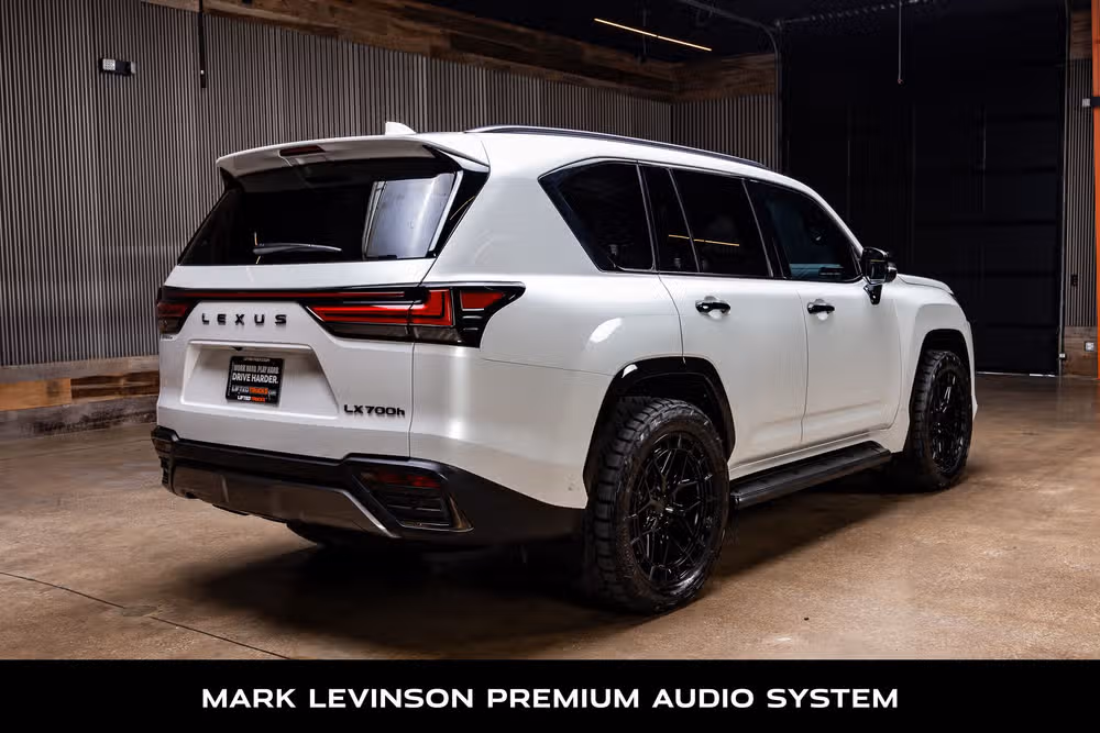 2025 Lexus LX 700h Overtrail Image 9