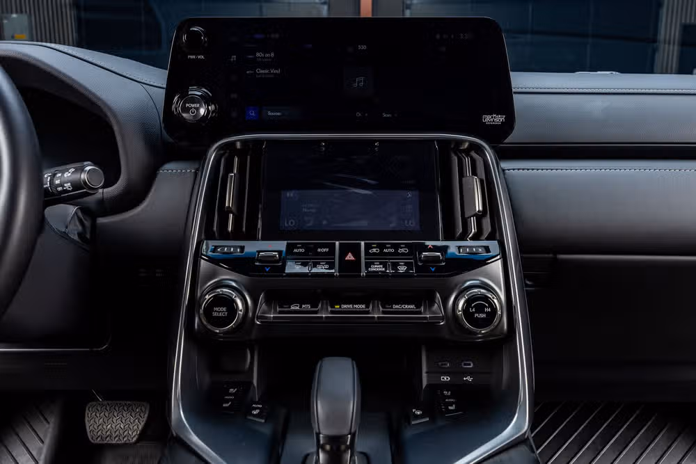 2025 Lexus LX 700h Overtrail Image 20