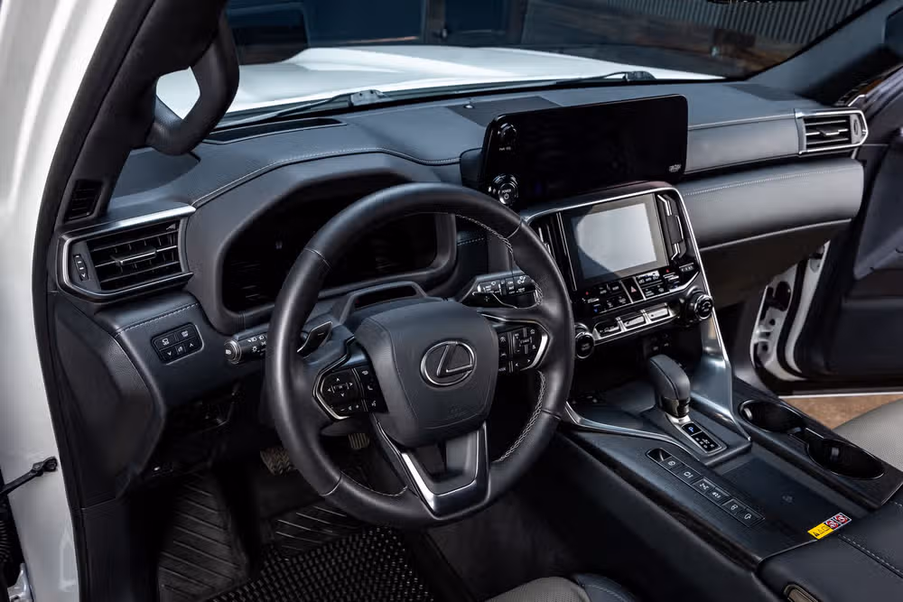 2025 Lexus LX 700h Overtrail Image 13