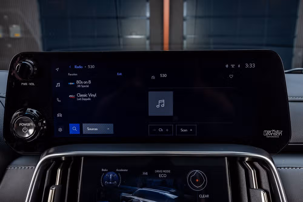 2025 Lexus LX 700h Overtrail Image 21