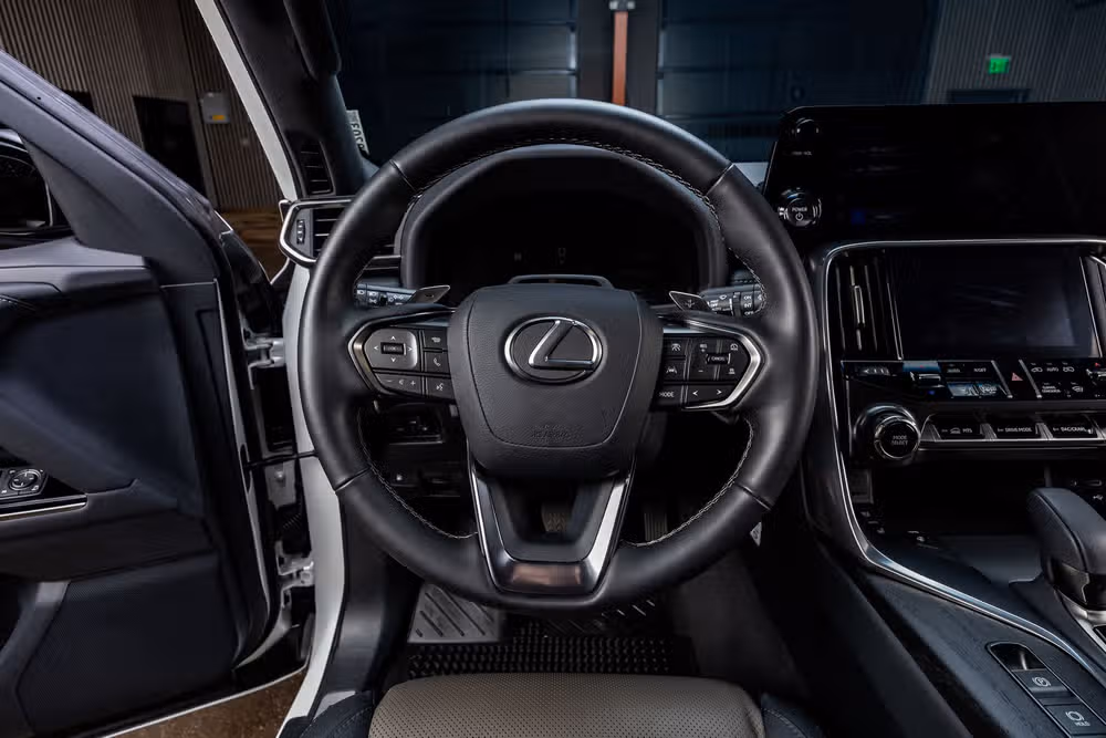 2025 Lexus LX 700h Overtrail Image 15